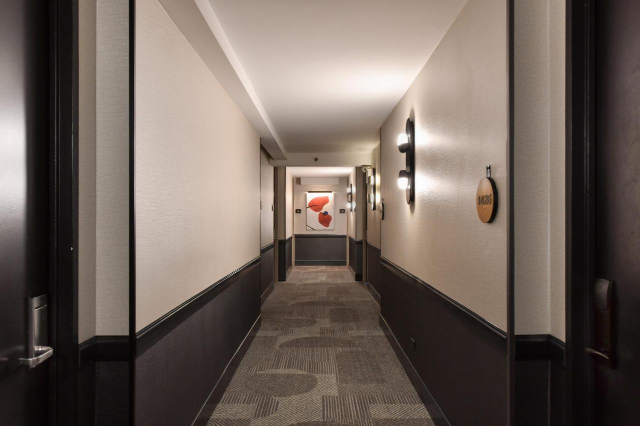Kimpton Theta New York - Times Square By Ihg Hotel Ngoại thất bức ảnh A typical corridor
