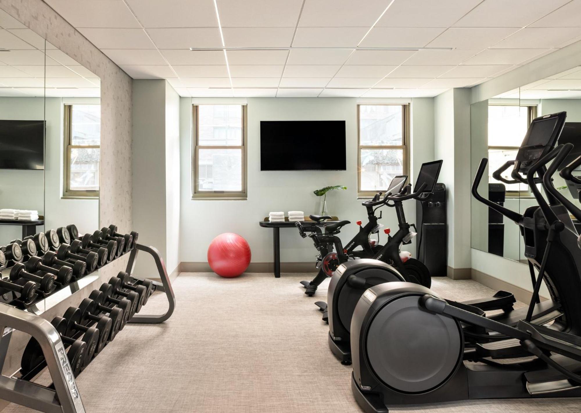 Kimpton Theta New York - Times Square By Ihg Hotel Ngoại thất bức ảnh The fitness center