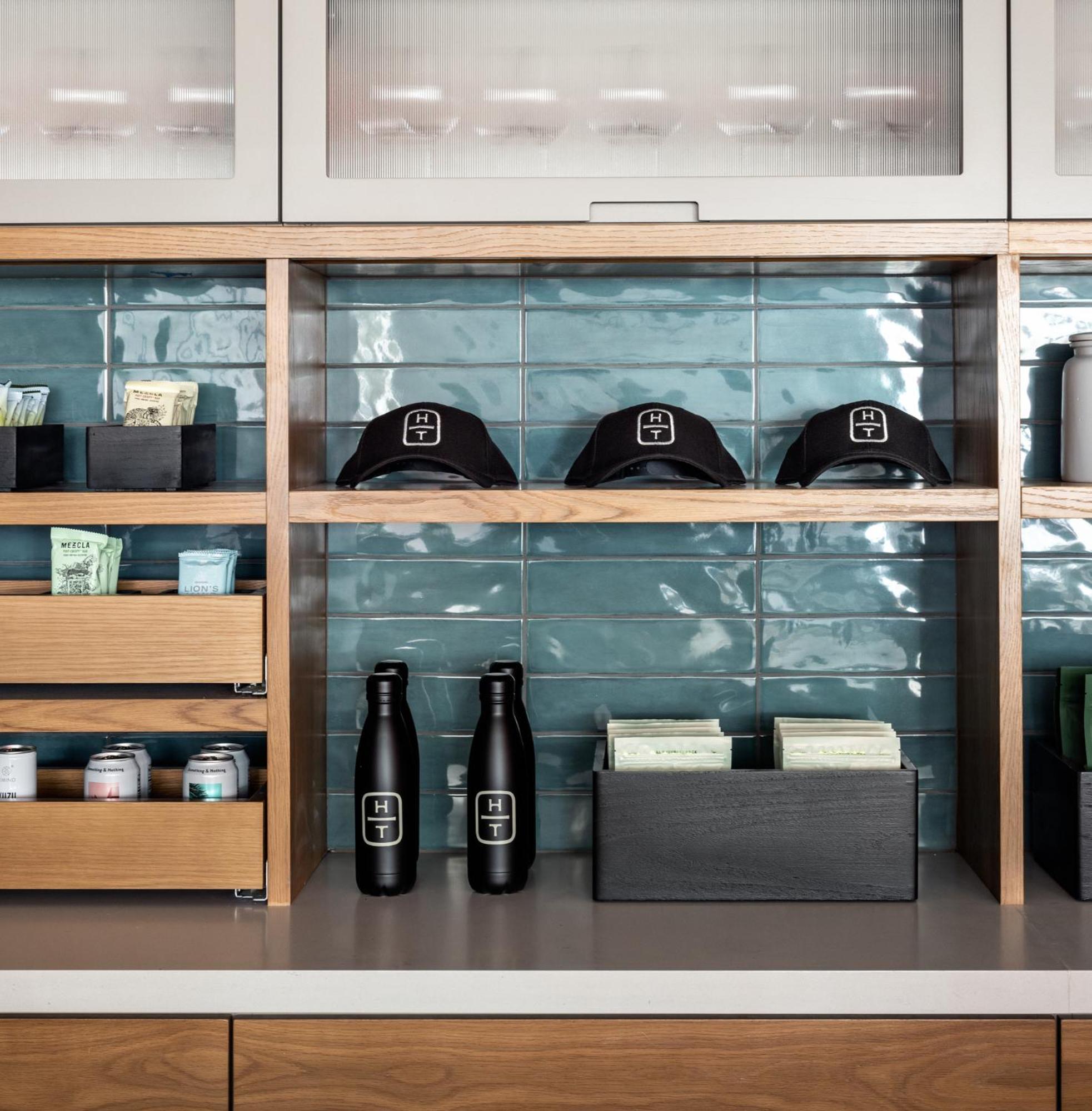 Kimpton Theta New York - Times Square By Ihg Hotel Ngoại thất bức ảnh A selection of the products offered by the hotel