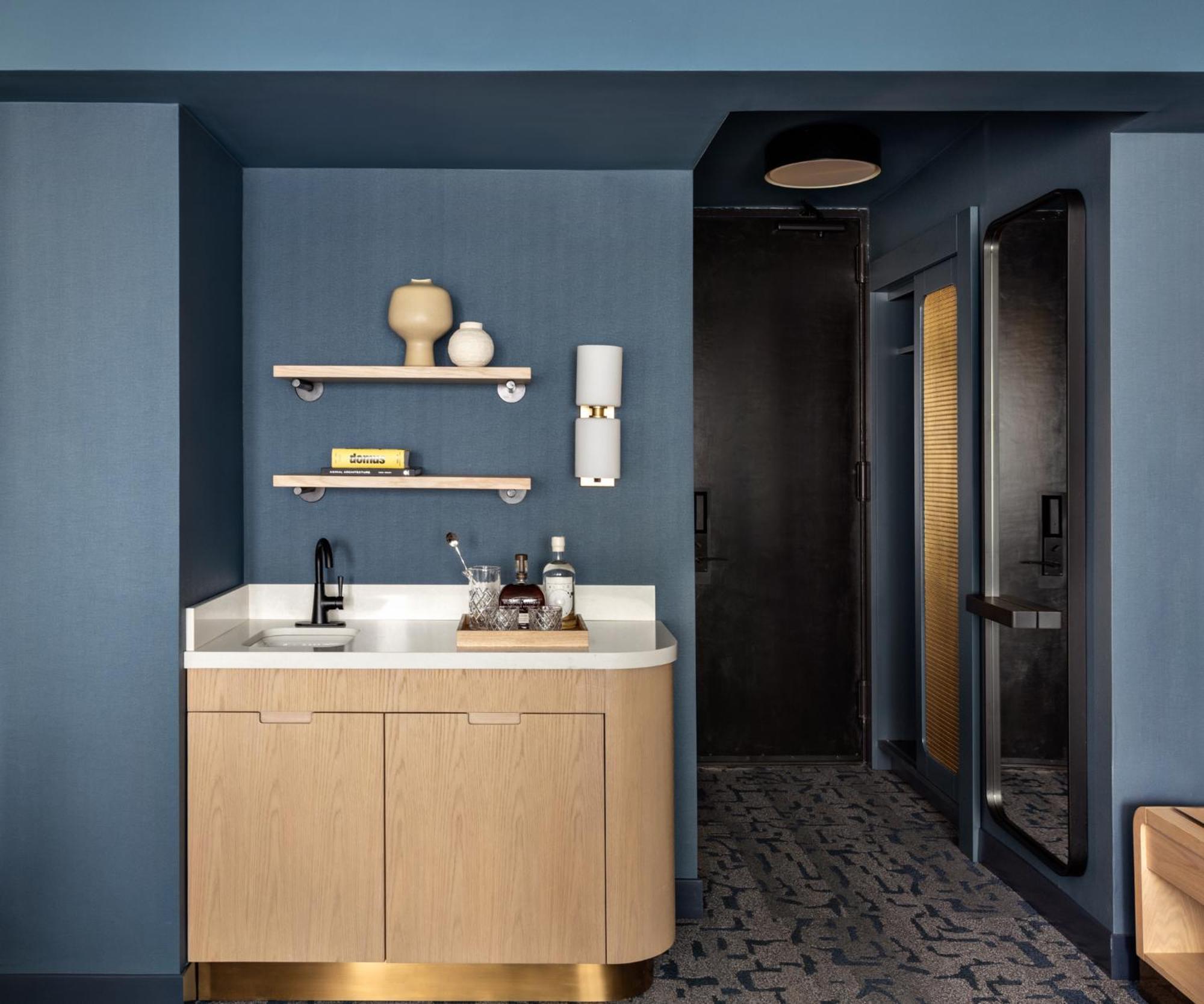 Kimpton Theta New York - Times Square By Ihg Hotel Ngoại thất bức ảnh A bathroom at the Standard East Village