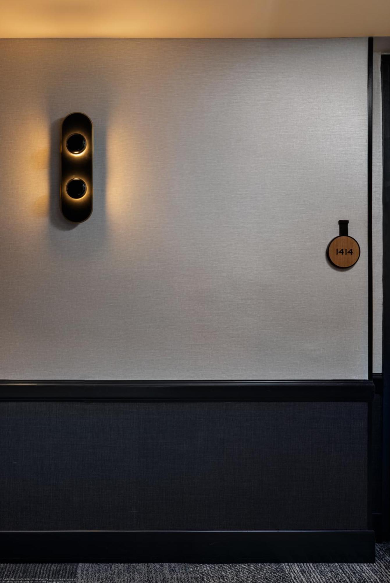 Kimpton Theta New York - Times Square By Ihg Hotel Ngoại thất bức ảnh A room number on a door
