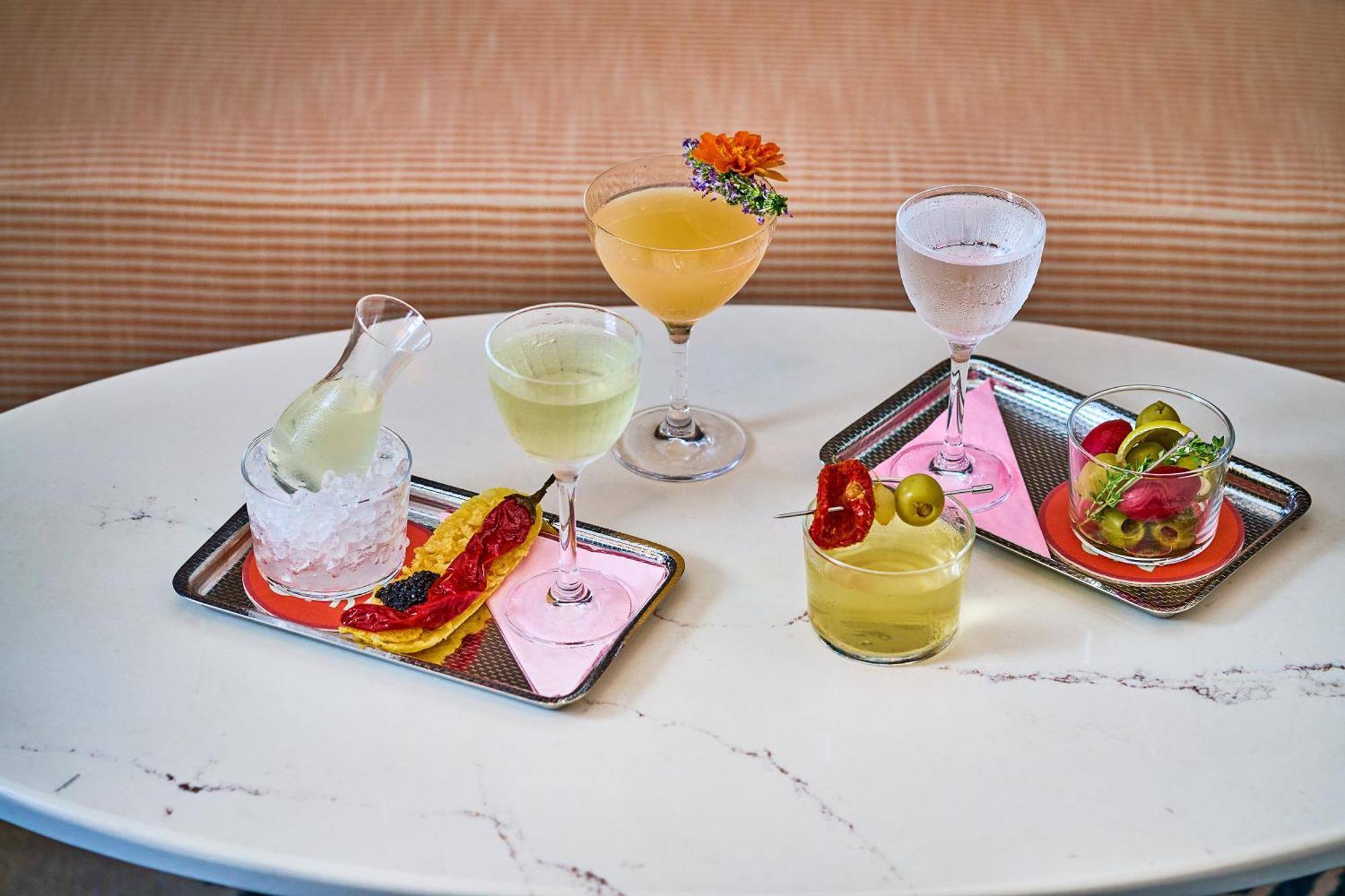 Kimpton Theta New York - Times Square By Ihg Hotel Ngoại thất bức ảnh Cocktails at the bar